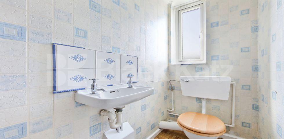 			UNDER OFFER , 4 Bedroom, 1 bath, 1 reception Apartment			 Amina Way, London Bridge/Bermondsey Borders